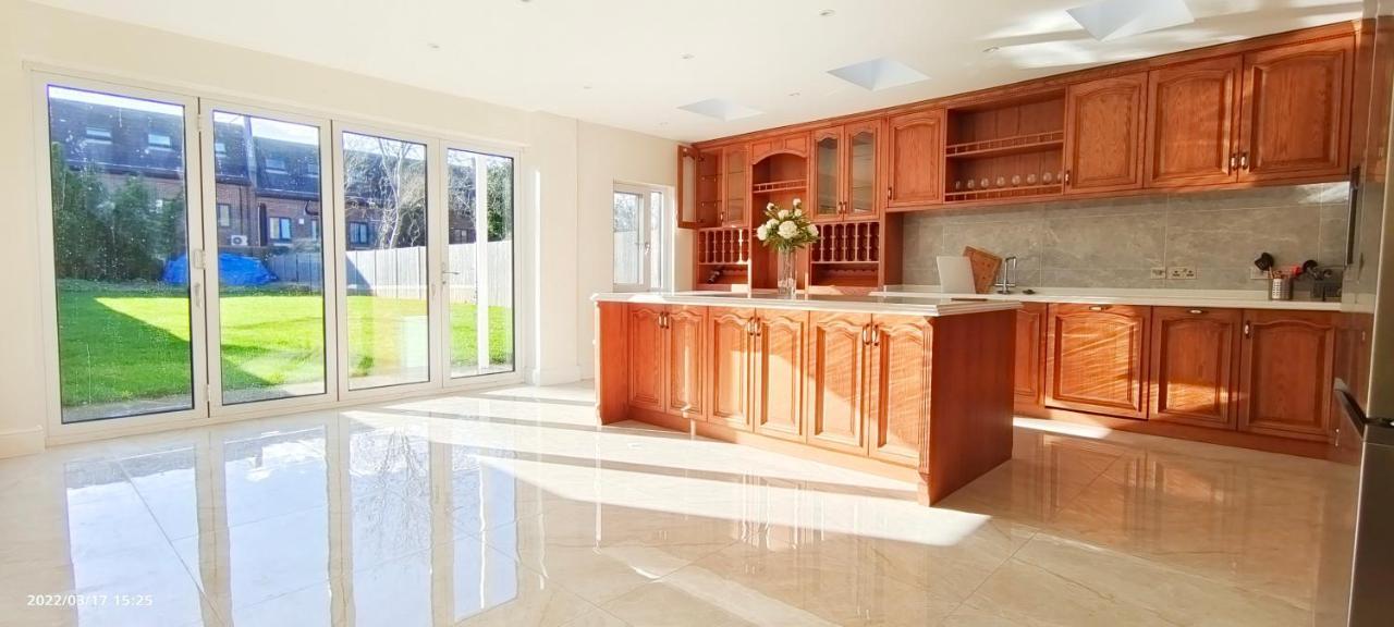 Marigold Villa Harrow Exterior photo
