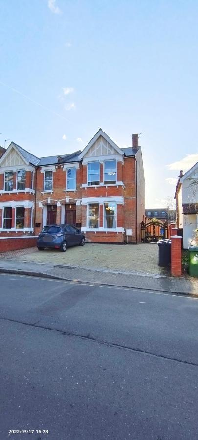 Marigold Villa Harrow Exterior photo